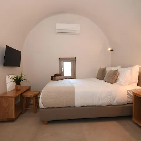 Santorini - - Sleeps 4 - Pool - Parking * Mesaria