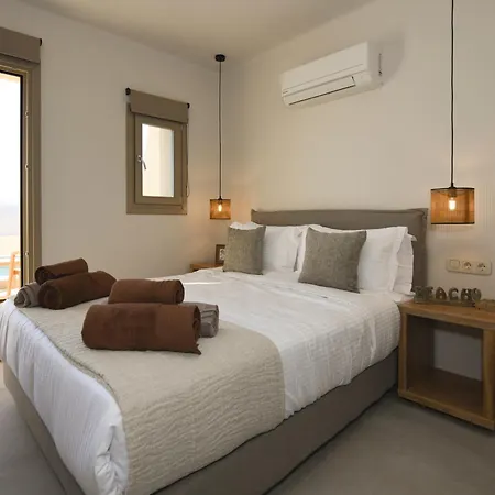 Santorini - - Sleeps 4 - Pool - Parking Villa *