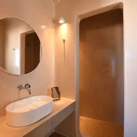 Santorini - - Sleeps 4 - Pool - Parking * Mesaria