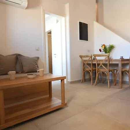 Santorini - - Sleeps 4 - Pool - Parking Villa Mesaria
