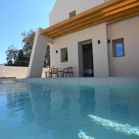 Santorini - - Sleeps 4 - Pool - Parking