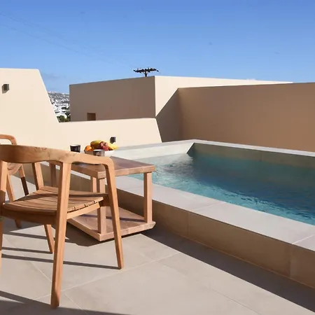 Villa Santorini - - Sleeps 4 - Pool - Parking Mesaria